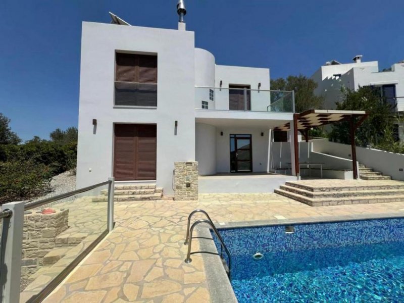 Listaros Rückzugsort mit Weitblick – Stilvolles Haus in Listaro mit Pool und Panorama Haus kaufen